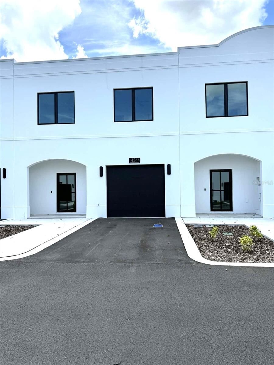 Property Photo:  4344 Cambio Gardens Court  FL 33610 