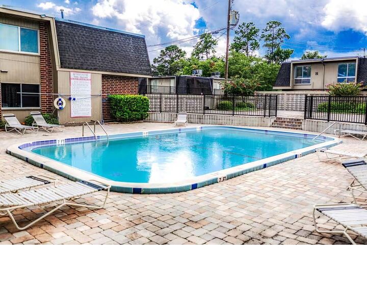 Property Photo: 1700 SW 16th Court K24 FL 32608