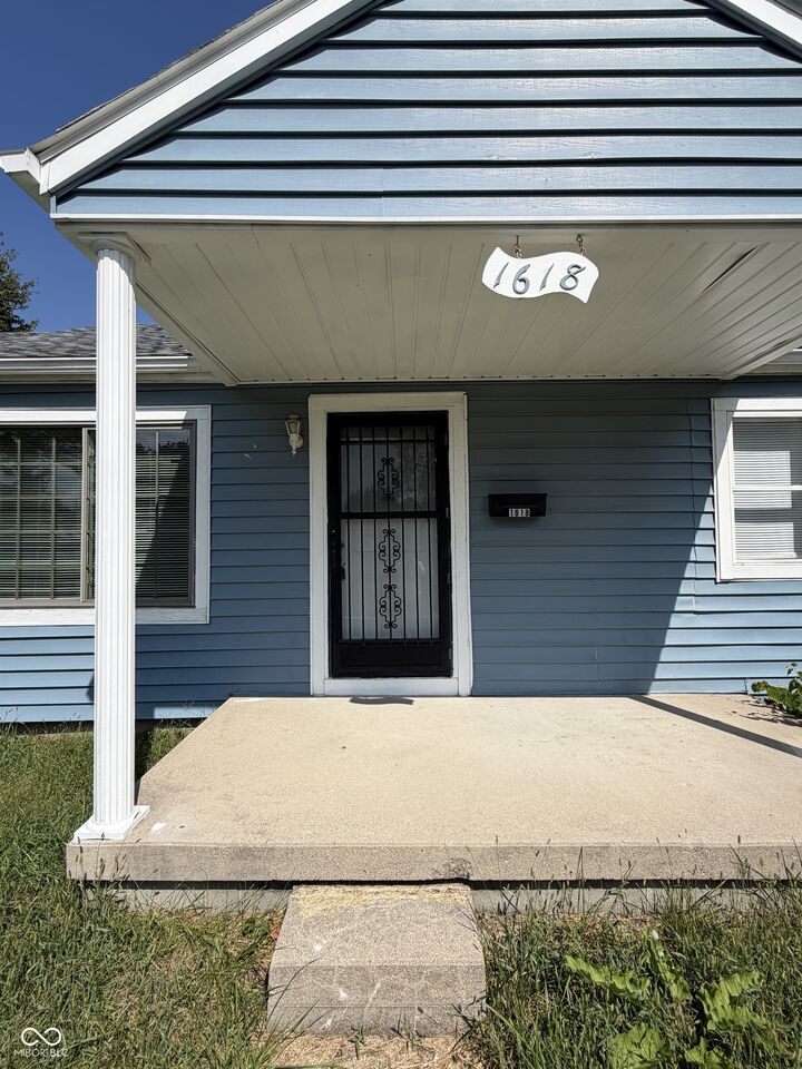 Property Photo:  1618 W 17th Street  IN 46016 