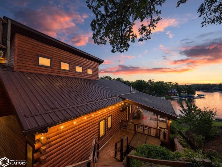 Property Photo: 4214 W Lakeshore Drive IA 52211