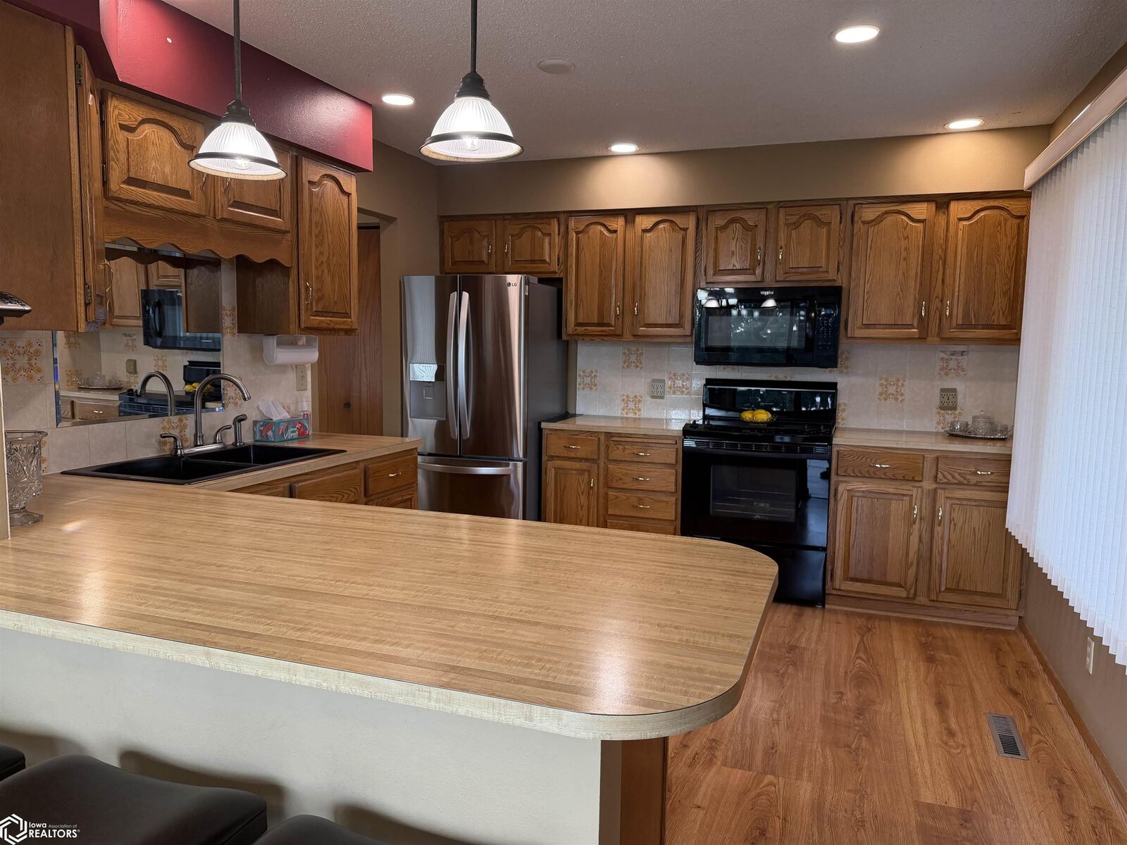 Property Photo: 1505 E 14th Street 16 IA 50022