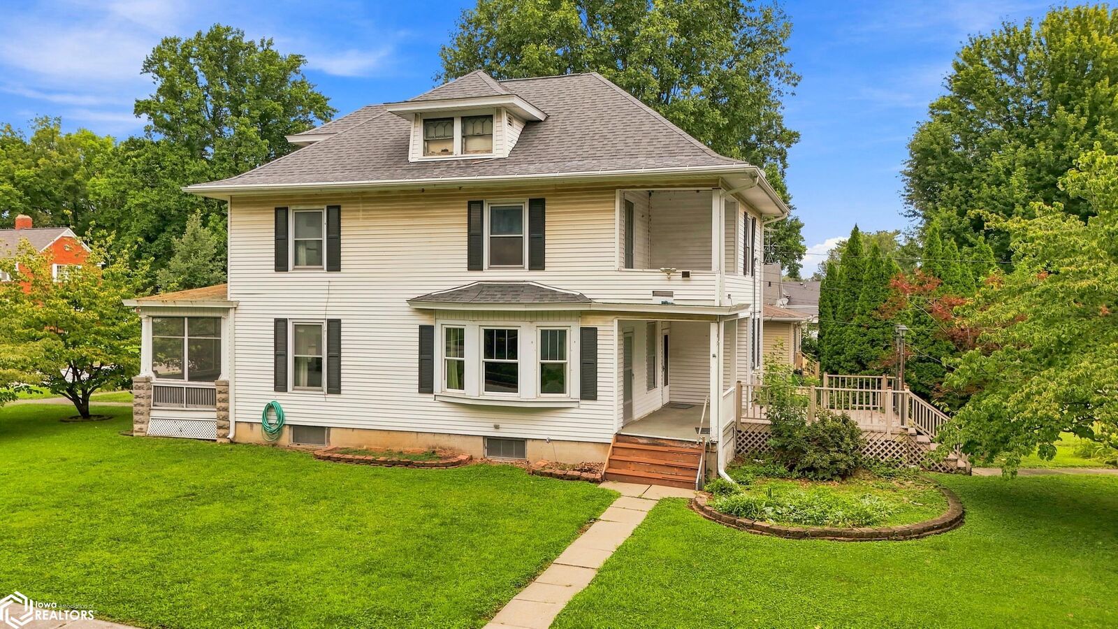 Property Photo:  942 S Starr Avenue  IA 52601 