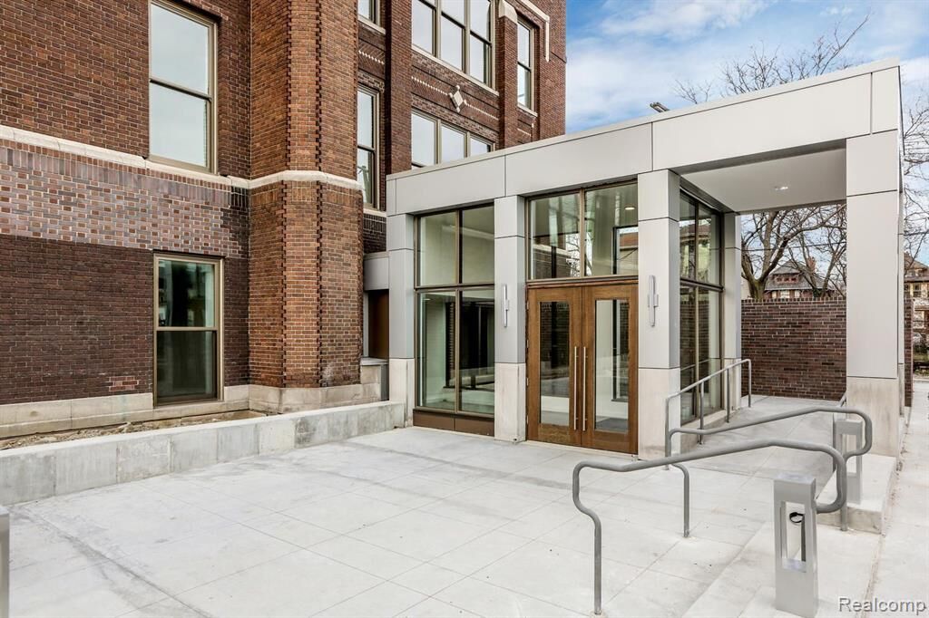 Property Photo: 1454 Townsend Street 303 MI 48214 2666