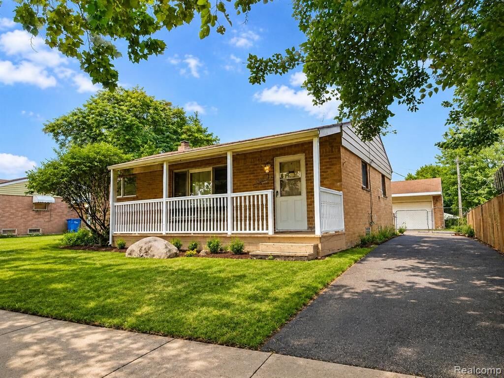 Property Photo:  26540 Hoover Road  MI 48089 1137 