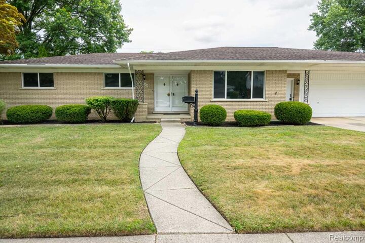Property Photo: 32400 Northampton Drive MI 48093 6159