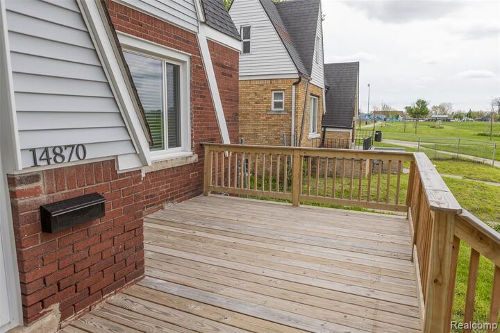 Property Photo:  14870 Pinehurst Street  MI 48238 1626 
