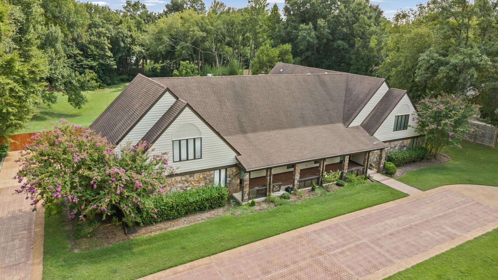 Property Photo:  9221 Hillman Way Dr  TN 38133 