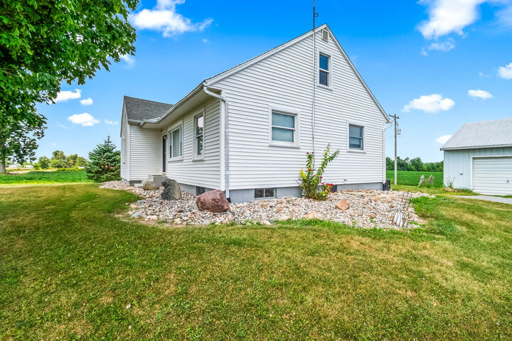 Property Photo: 3600 E Territorial Road MI 49232