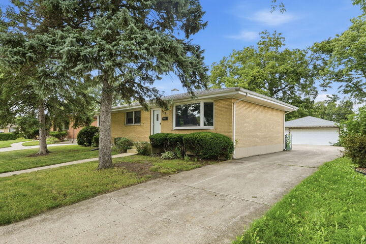 Property Photo:  730 W Beach Drive  IL 60101 