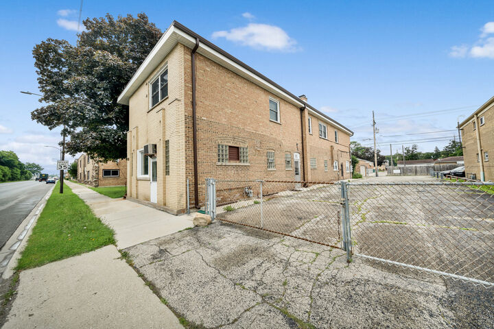 Property Photo: 4227 S Harlem Avenue 2 IL 60402