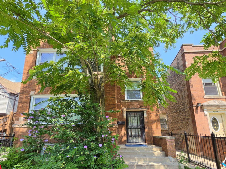 Property Photo:  