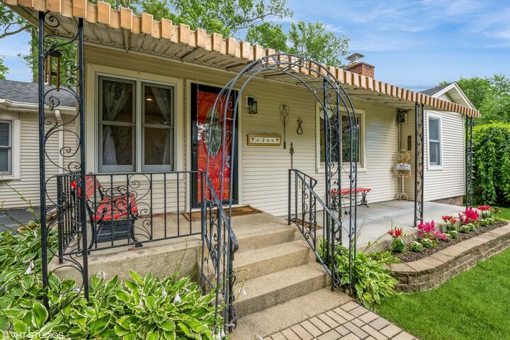 Property Photo:  6206 Hilly Way  IL 60013 