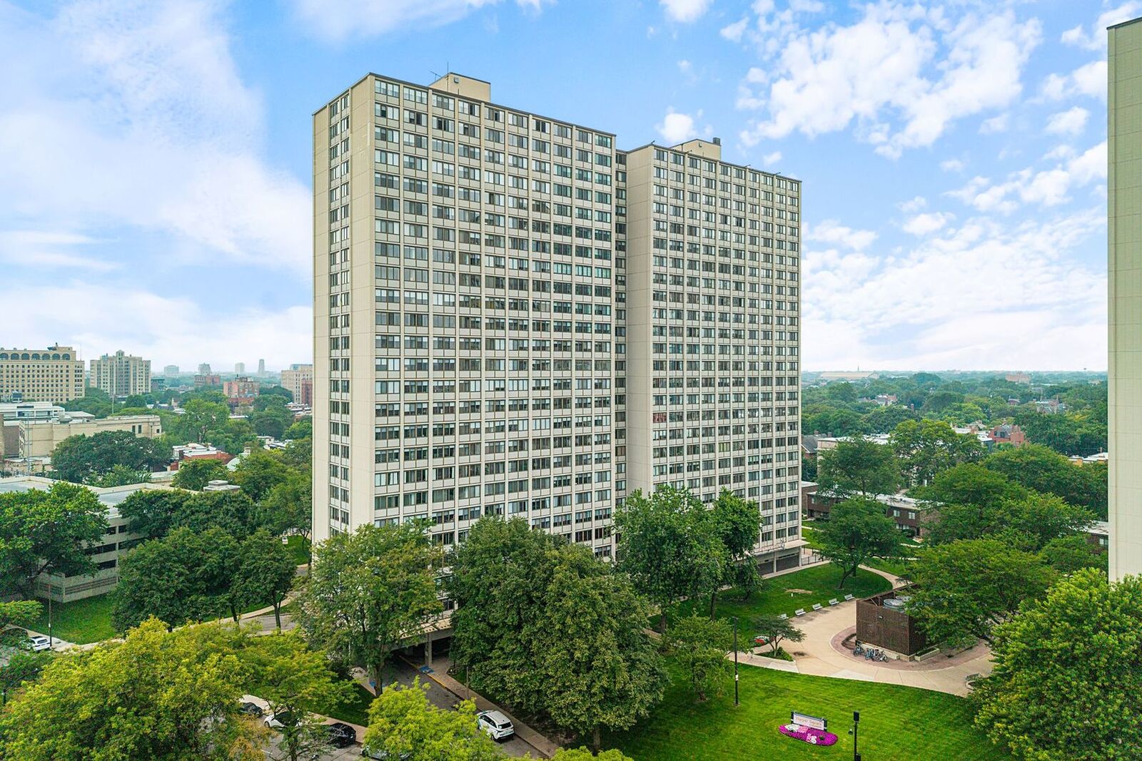 Property Photo: 4850 S Lake Park Avenue 903 IL 60615
