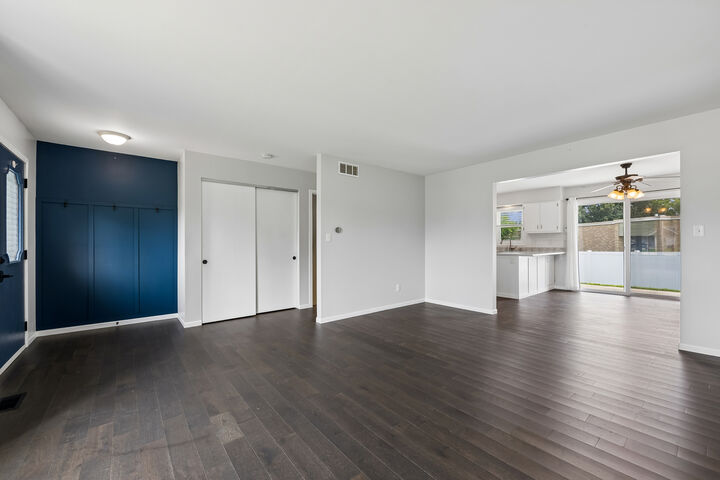 Property Photo: 1022 Thornberry Court IL 61350