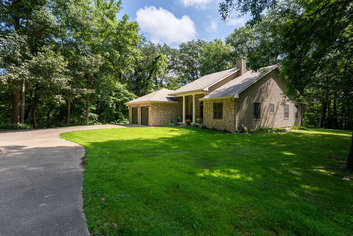 Property Photo:  2247 Bentwood Drive  IA 52761 