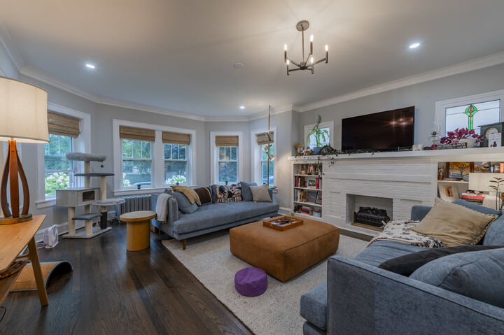 Property Photo: 1318 Dewey Avenue 2 IL 60201