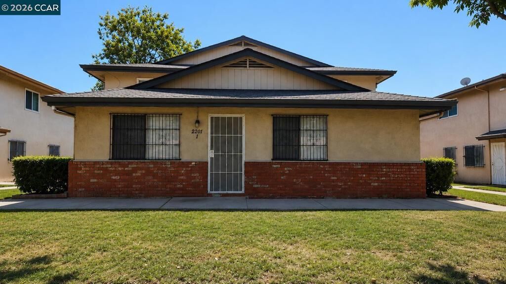 Property Photo: 2201 Lemontree Way 1 CA 94509