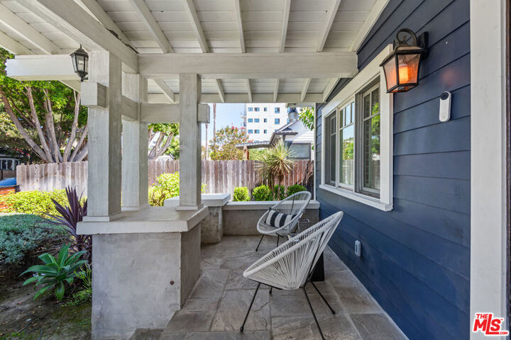 Property Photo:  222 N St Andrews Place  CA 90004 