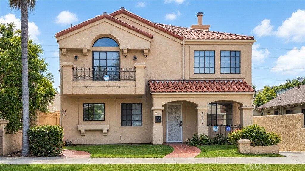 Property Photo:  917 Euclid Avenue  CA 90804 