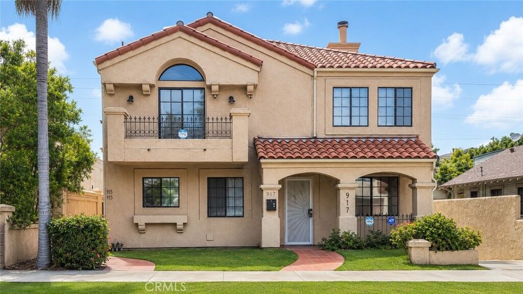 Property Photo:  917 Euclid Avenue  CA 90804 