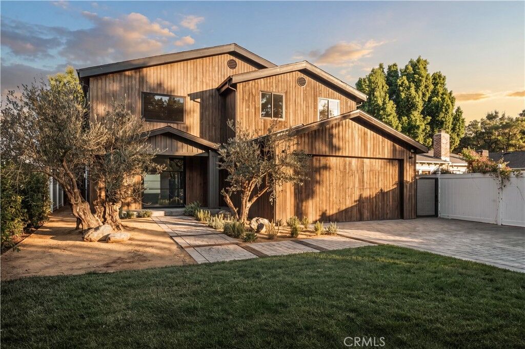 Property Photo:  5114 Cedros Avenue  CA 91403 