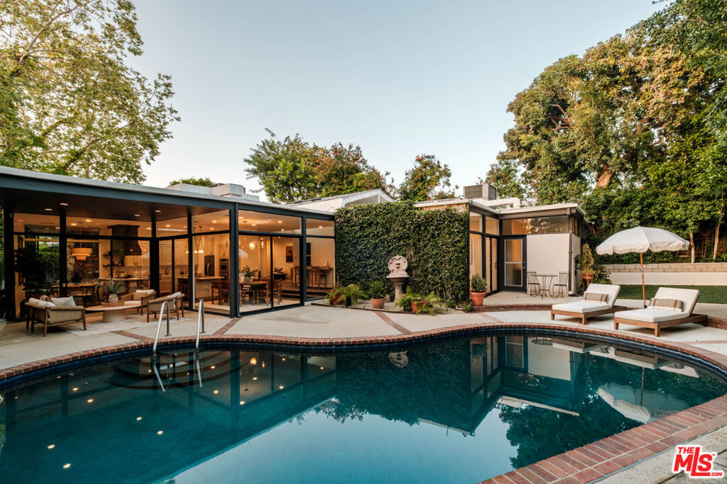 Property Photo:  1151 Angelo Drive  CA 90210 