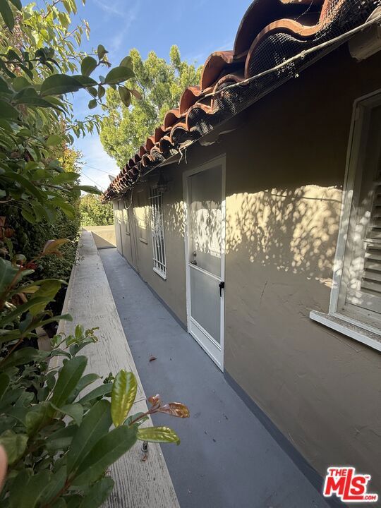 Property Photo: 725 S Lorraine Boulevard 1/2 CA 90005