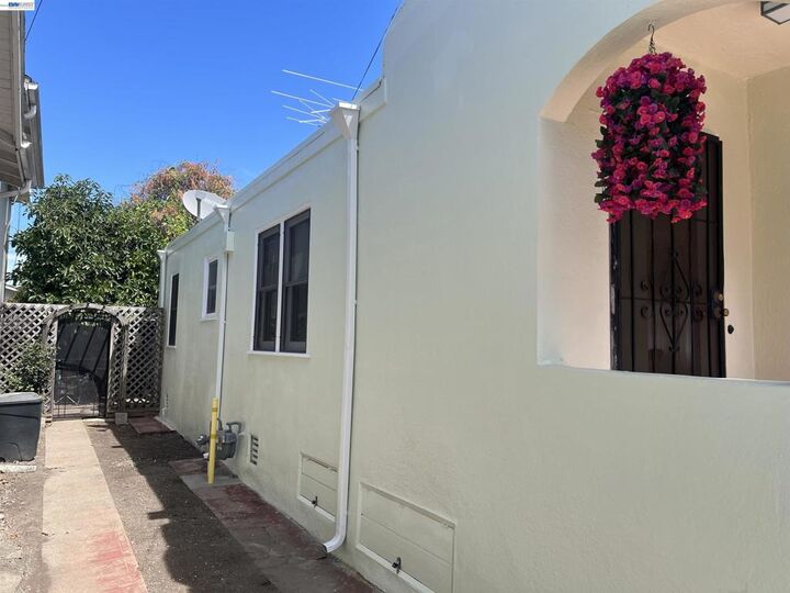 Property Photo: 2115 Havenscourt Blvd CA 94621