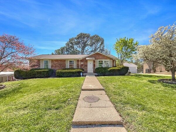 Property Photo:  692 Atlanta Dr  TN 37076 