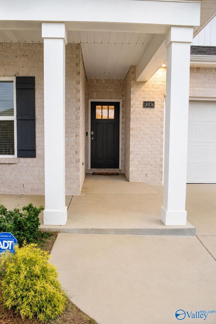 Property Photo: 18876 Wicklow Circle AL 35613