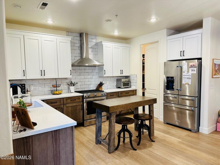 Property Photo: 930 E Sterling Lane AZ 86005