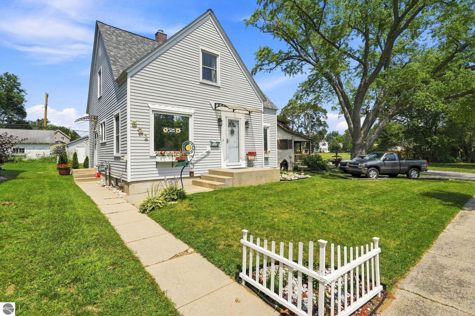 Property Photo:  521 E Chapin Street  MI 49601 