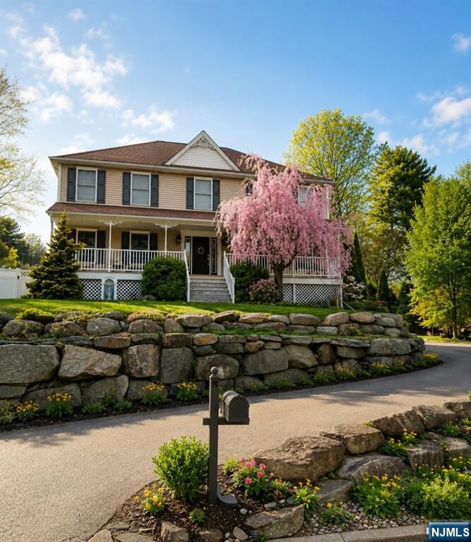 Property Photo:  19 Hunterdon Place  NJ 07480 