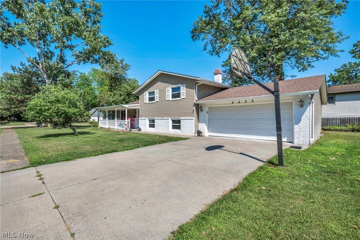 Property Photo: 4425 Queen Anne Avenue OH 44052