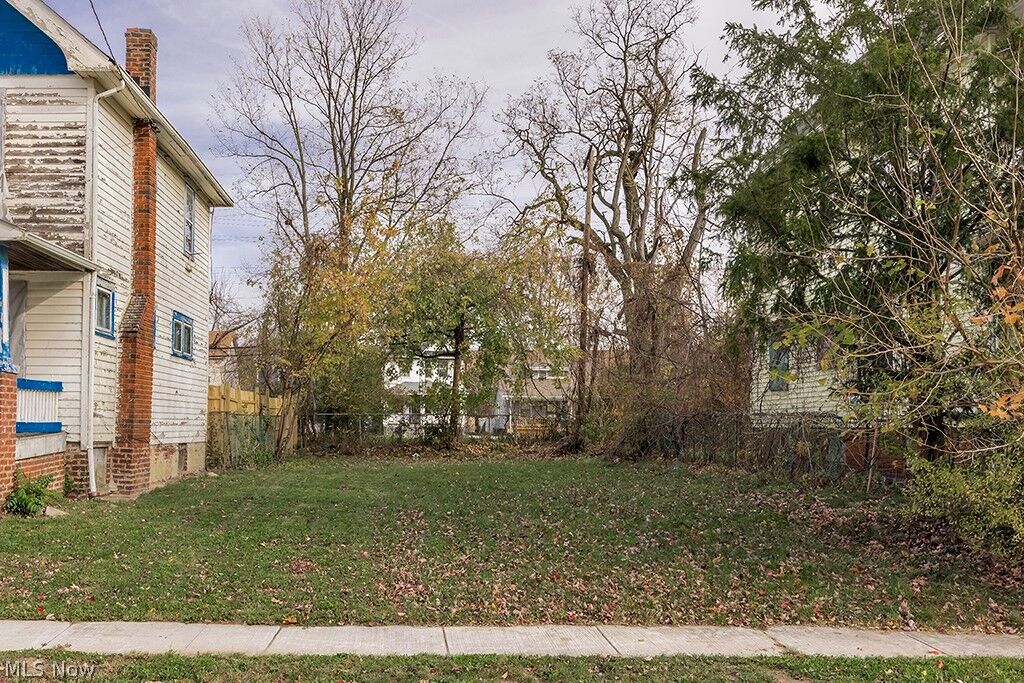 Property Photo:  899 E 130th Street  OH 44108 
