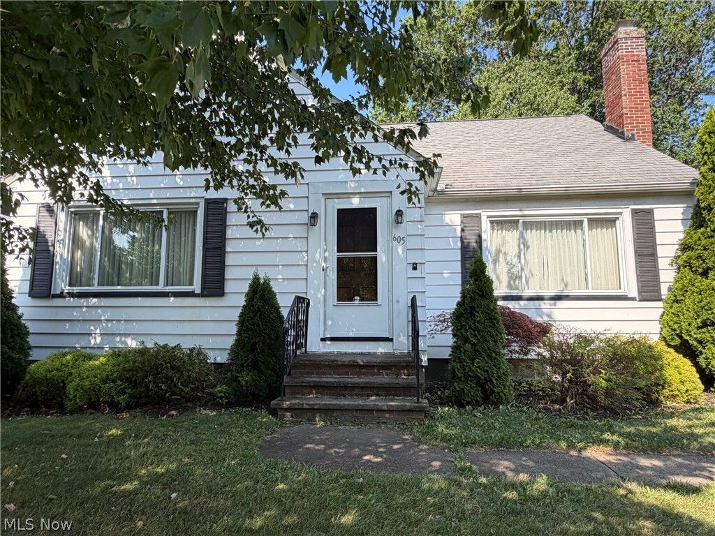 Property Photo:  605 Allen Avenue  OH 44004 