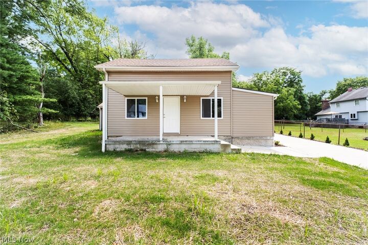 Property Photo: 9 Dravis Drive OH 44515
