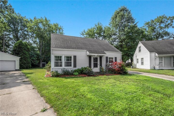 Property Photo:  2139 Suncrest Circle  OH 44221 