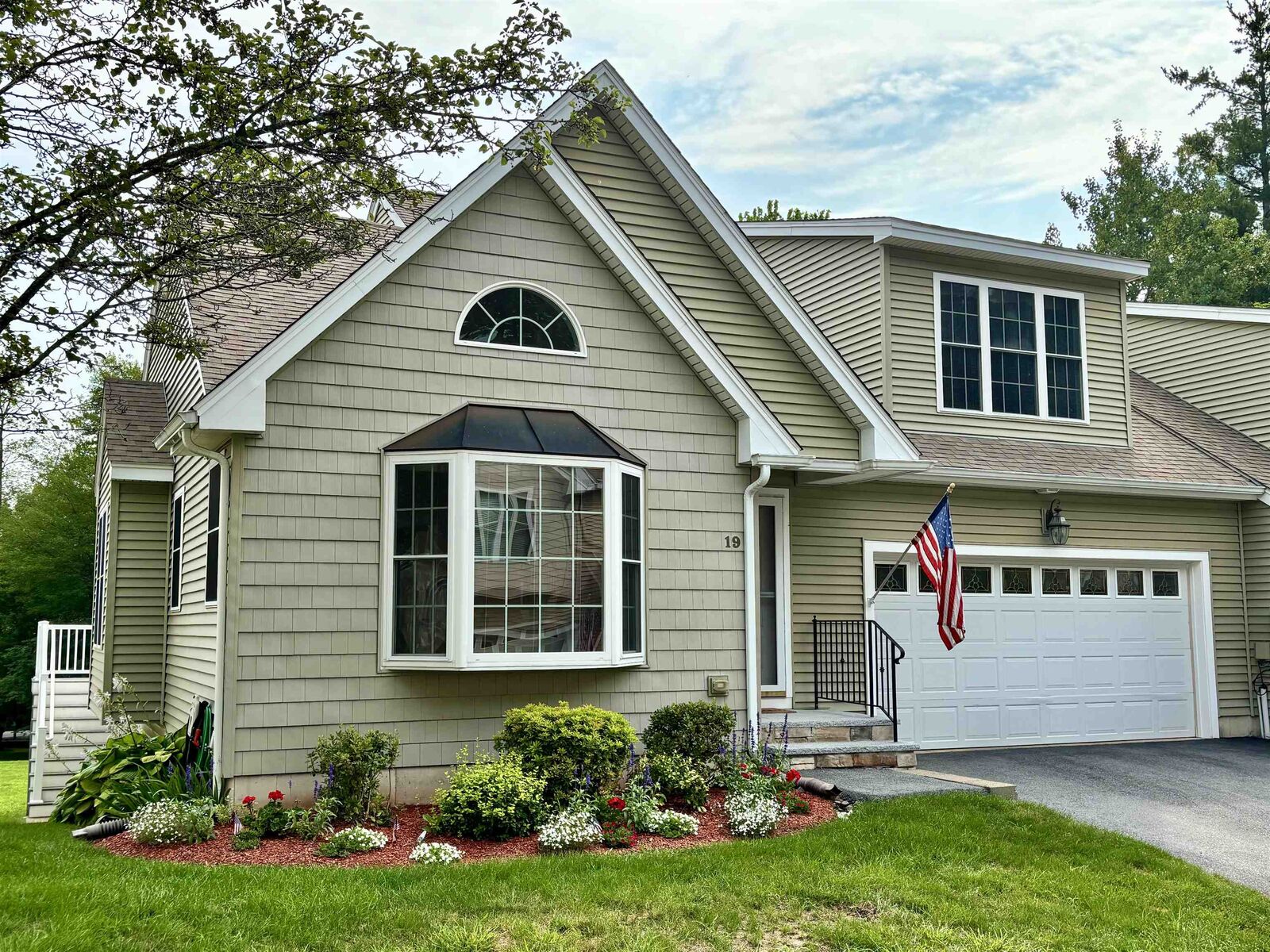 Property Photo:  19 Town Village Drive  NH 03079 