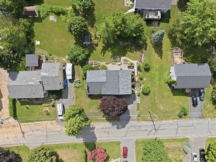 Property Photo: 8 Lakeview Drive NS B0N 2T0
