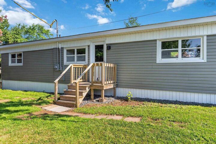 Property Photo: 13 Hilltop Drive NS B0P 1L0