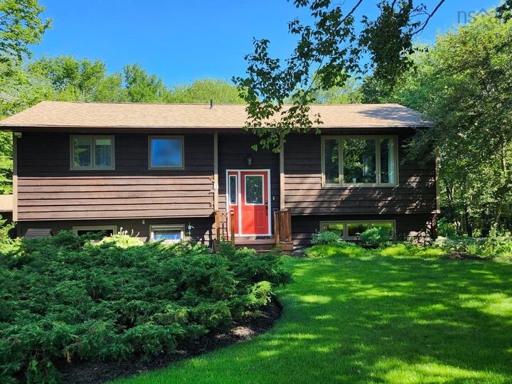 Property Photo: 6 Cedar Court NS B4E 3B1