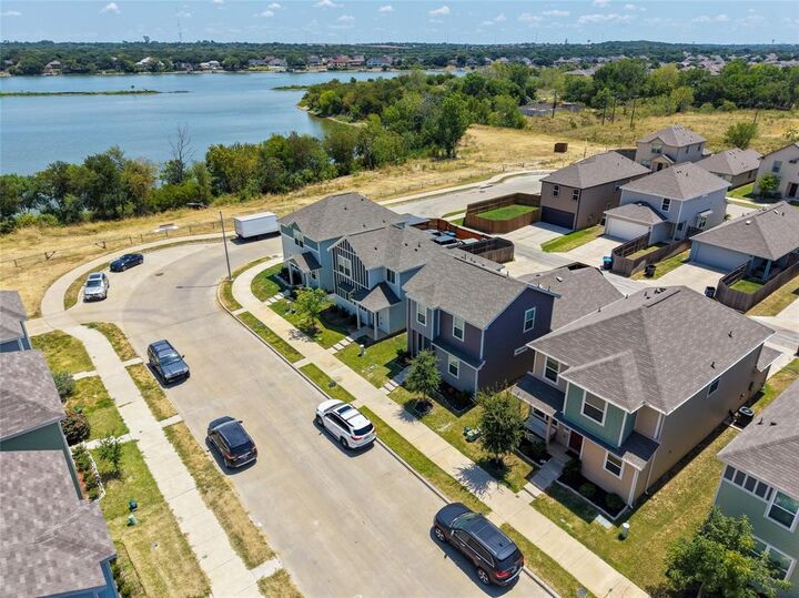 Property Photo: 5724 Topwater Trail TX 76119