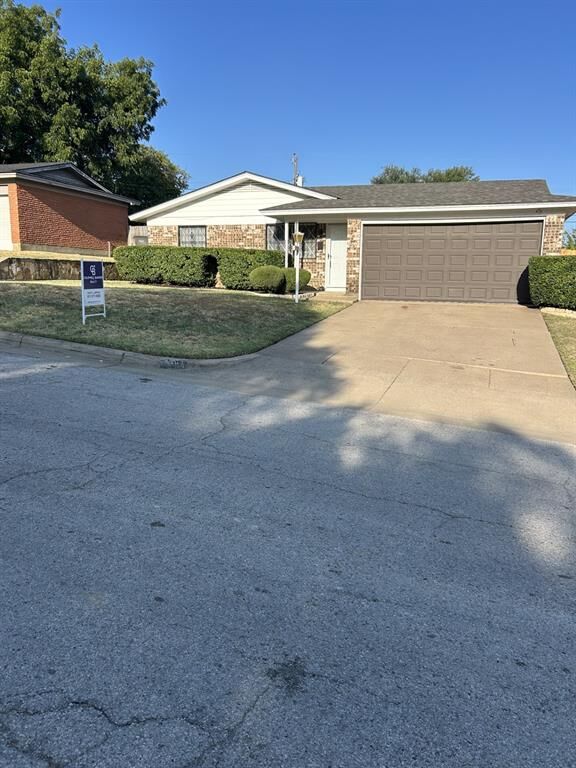 Property Photo:  4204 Burke Road  TX 76119 