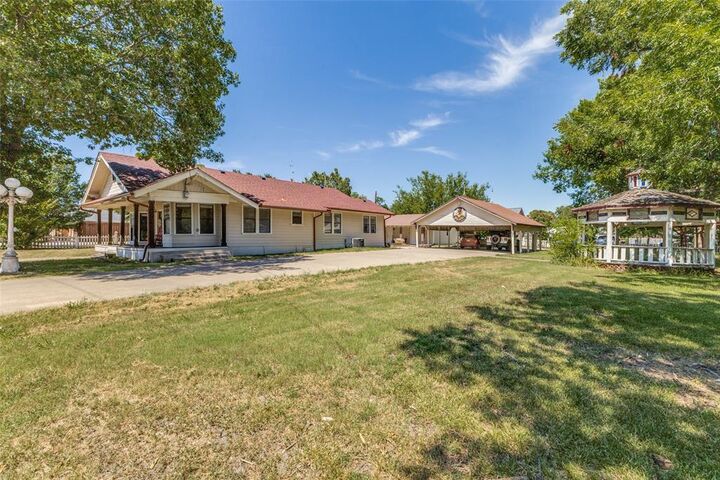 Property Photo: 401 S 4th Street TX 75114