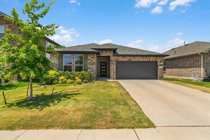 Property Photo: 3116 Dixondale Drive TX 76108