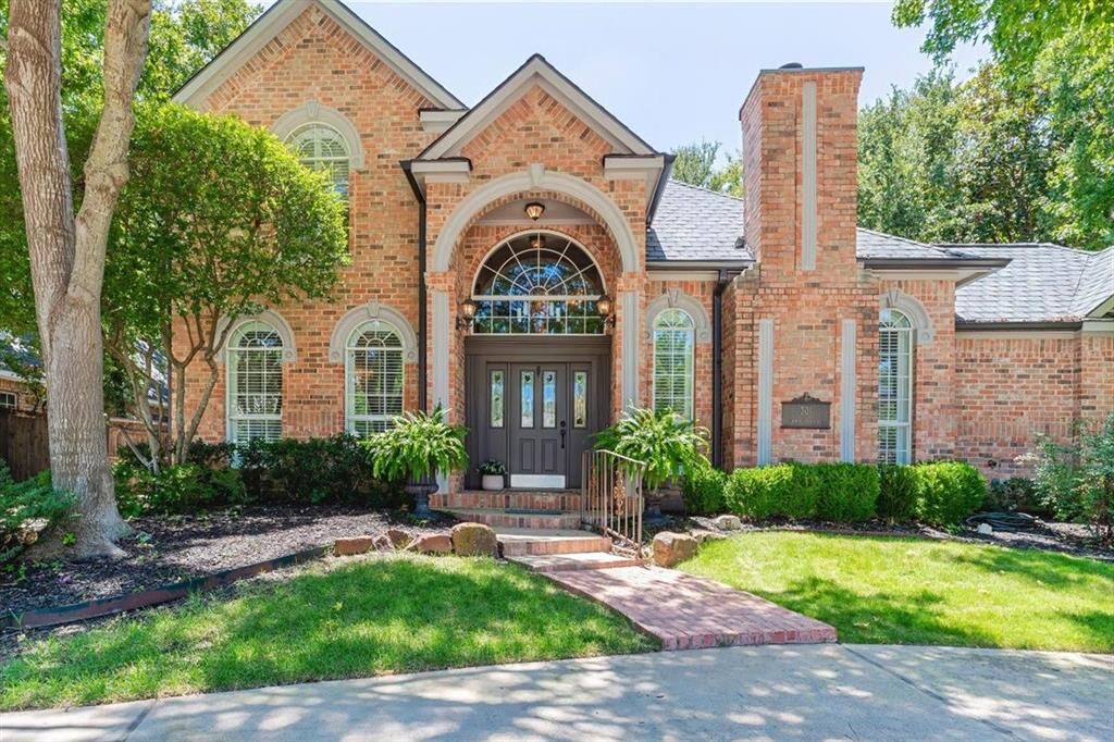 Property Photo: 301 W Mill Valley Drive TX 76034