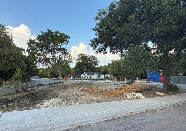 Property Photo:  225 Slade Street  TX 75203 