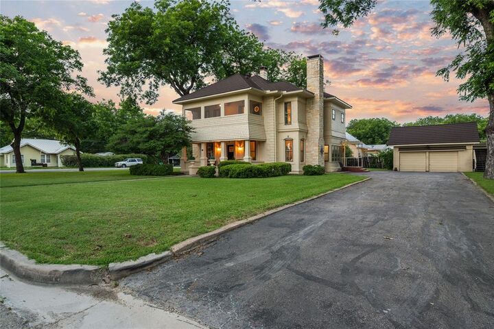 Property Photo:  415 N Avenue I  TX 76634 