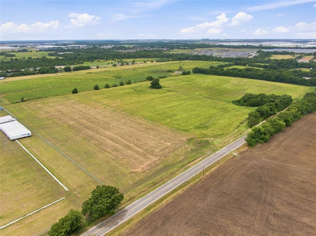 Property Photo:  700 Geller Road  TX 75125 
